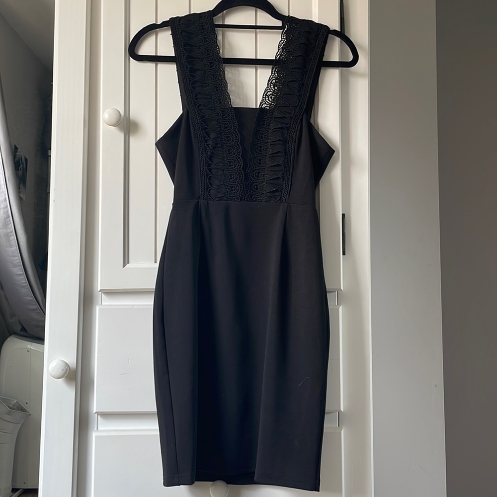 Lulus Black Lace Embroidered V-Strap Womens Mini Dress